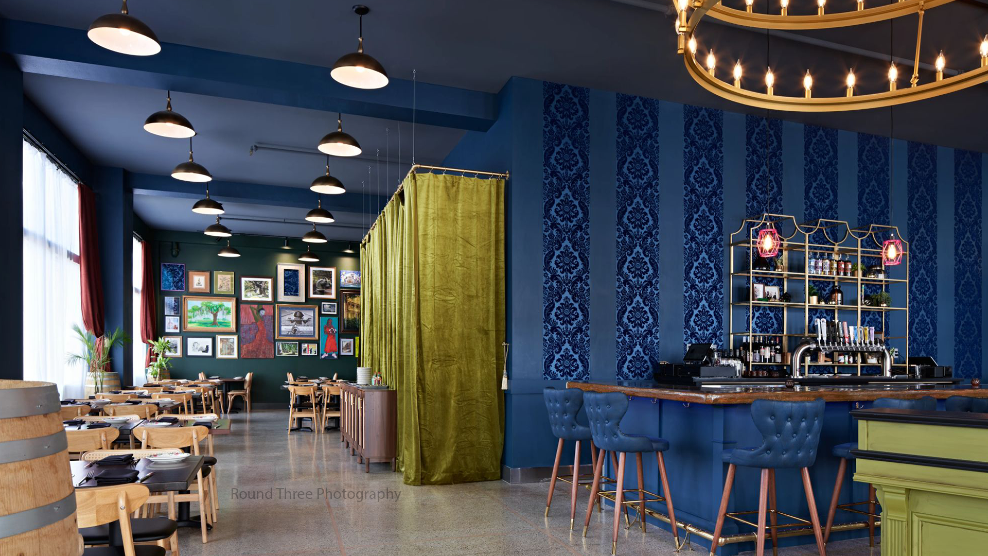 Hero Image 3 - Coliseum_Restaurant - Round Three Phtography